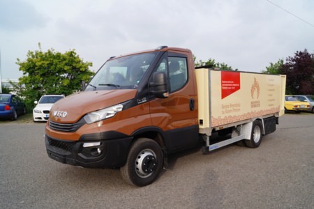 Umsetzen Pritschenaufbau - Brennholzhandel Dorbath, Ort/Kunde: Brennholzhandel Dorbath GbR, Fahrzeug: IVECO Daily, Typ: Reparatur - HENSEL Fahrzeugbau - Auslieferung Kundenfahrzeug