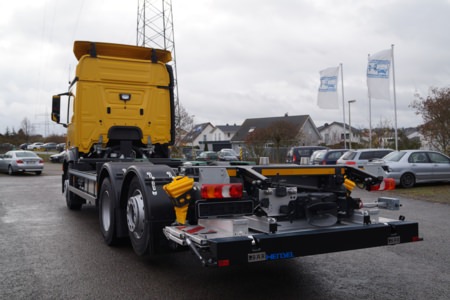 Einbau Hebebühne - Mainkurier, Ort/Kunde: Mainkurier GmbH, Fahrzeug: MB Actros 2546 L 6x2, Typ: Kofferaufbau