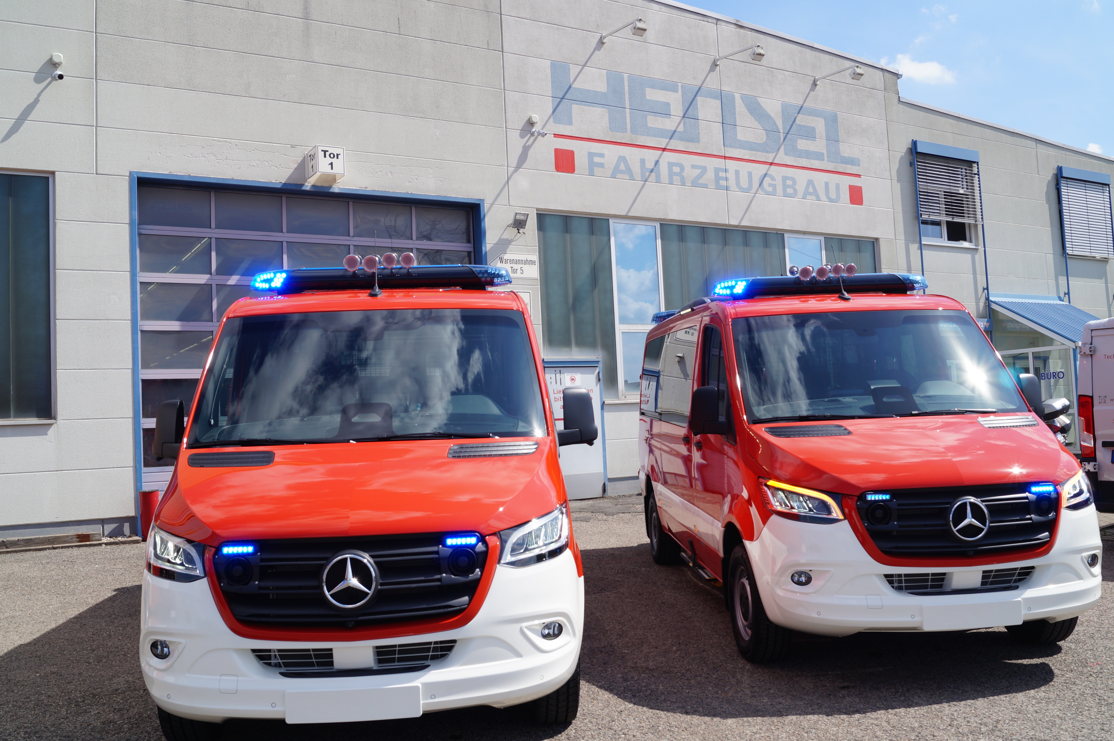 2x MTW - Stadt Obertshausen, Ort/Kunde: Magistrat der Stadt Obertshausen, Fahrzeug: MB Sprinter (3665) 4x4 HD, Typ: MZF-MTW-MTF - HENSEL Fahrzeugbau - Auslieferung Kundenfahrzeug