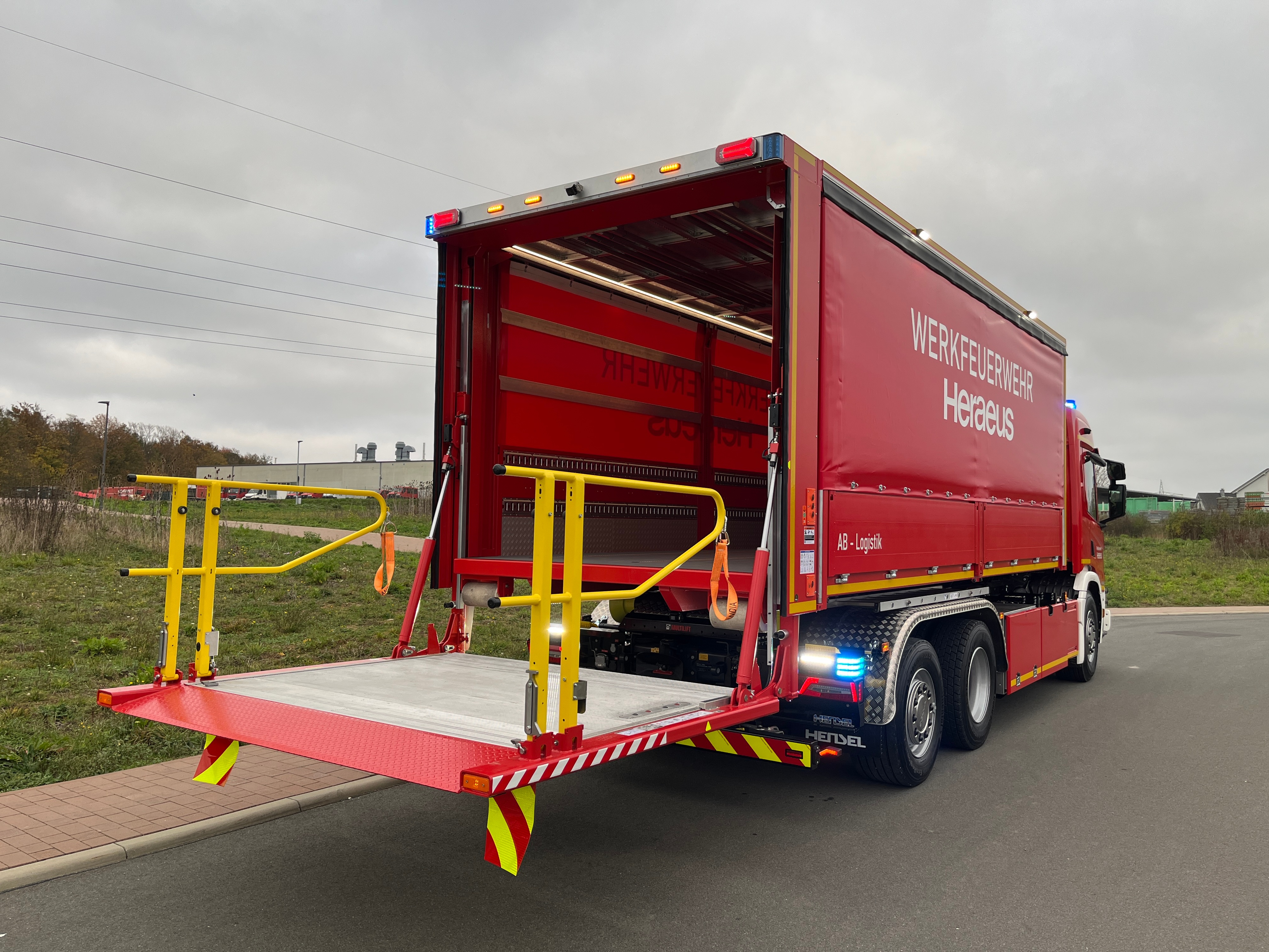 HENSEL Fahrzeugbau - Abrollbehälter Logistik - Heraeus Hanau WF, Kunde: Heraeus Site Operations GmbH & Co. KG