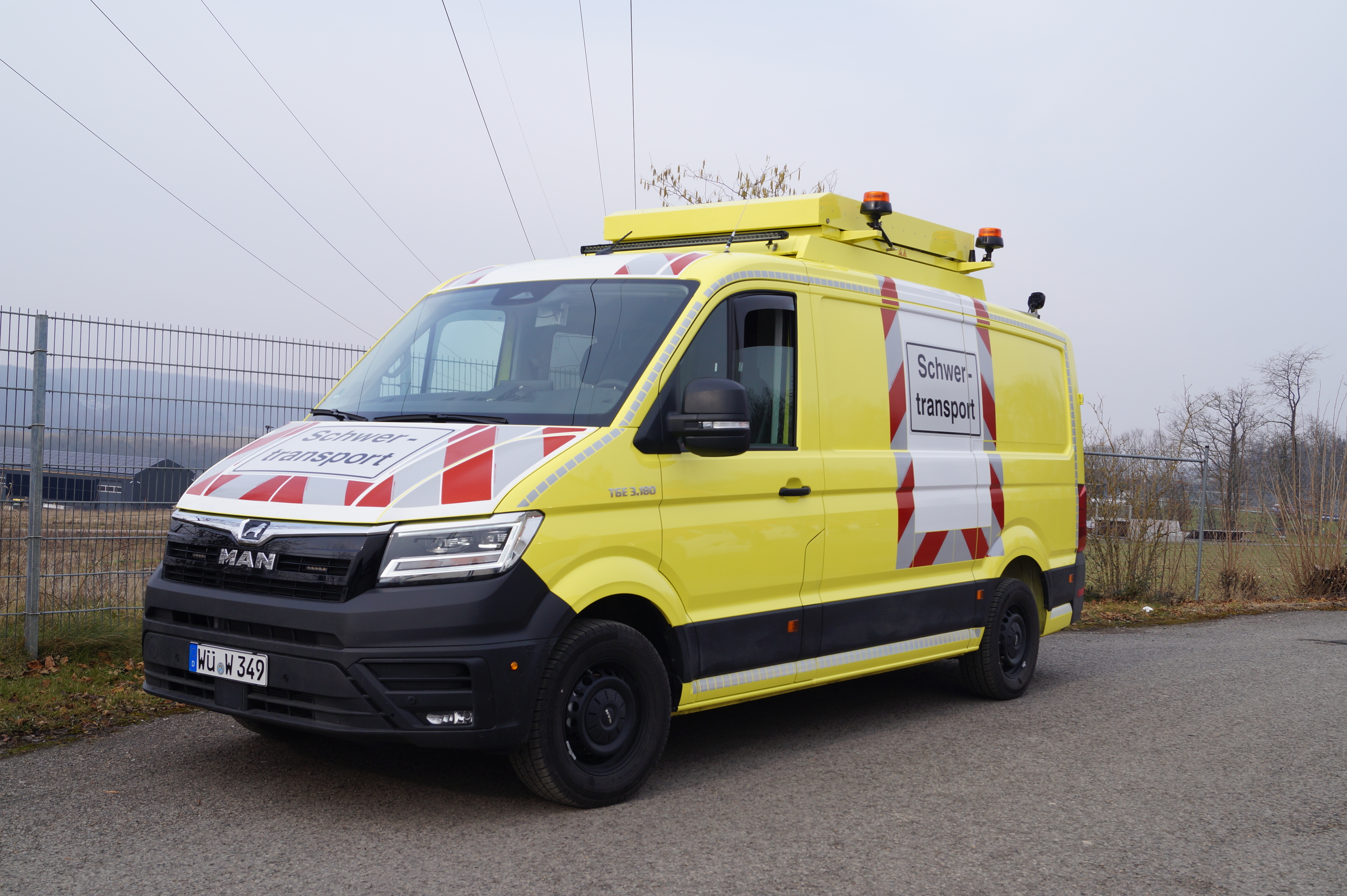 Umbau zum Begleitfahrzeug - Remlingen JAWE Logistik, Ort/Kunde: JAWE Logistik GmbH, Fahrzeug: MAN TGE 3.180 (Flachdach), Typ: Ausbau - HENSEL Fahrzeugbau - Auslieferung Kundenfahrzeug