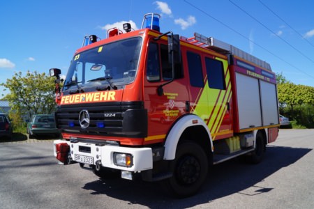 Lichtmast am Heck anbringen - Birkenfeld, Ort/Kunde: Birkenfeld, Fahrzeug: DB TLF Typ 1226 16/25, Typ: Reparatur - HENSEL Fahrzeugbau - Auslieferung Kundenfahrzeug