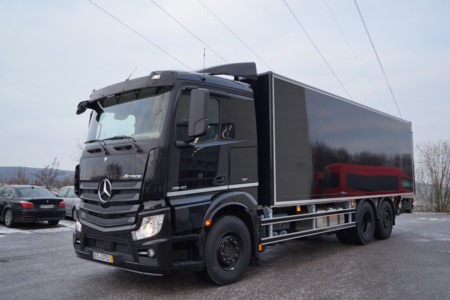 Kofferaufbau - Druckhaus Mainfranken Flyeralarm, Greußenheim, Ort/Kunde: Druckhaus Mainfranken GmbH, Fahrzeug: Actros 2540L, Typ: Kofferaufbau - HENSEL Fahrzeugbau - Auslieferung Kundenfahrzeug