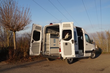 Sortimo Ausbau montieren - Mainfranken Netze GmbH, Ort/Kunde: Mainfranken Netze GmbH, Fahrzeug: MB Sprinter Hochdach, Typ: Ausbau - HENSEL Fahrzeugbau - Auslieferung Kundenfahrzeug