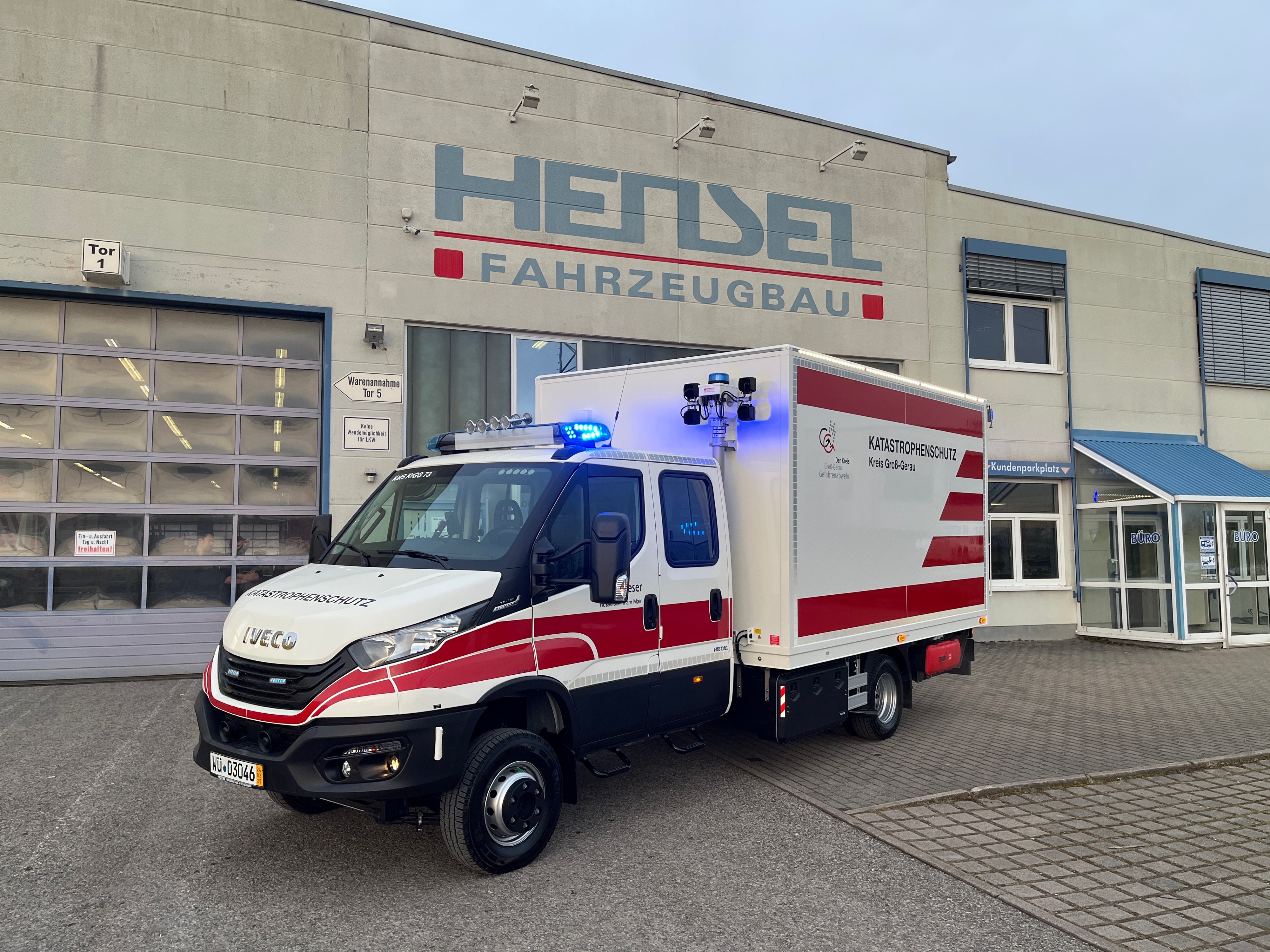 GW-Dekon - LRA Groß-Gerau, Ort/Kunde: Kreisverwaltung Groß-Gerau, Fahrzeug: IVECO Daily 70C 18 DoKa R4350, Typ: GW-Dekon - HENSEL Fahrzeugbau - Auslieferung Kundenfahrzeug