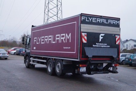 Beklebung LKW - Druckhaus Mainfr. (Flyeralarm), Würzburg, Ort/Kunde: Druckhaus Mainfranken GmbH, Fahrzeug: MB Axor 2540, Typ: Kofferaufbau