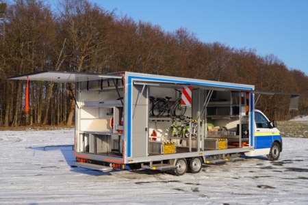 Kofferaufbau - Jugendverkehrsschule Lohr, Ort/Kunde: Landratsamt Main-Spessart, Fahrzeug: VW Bus T6 Triebkopf/Tiefbaurahmen, Typ: Kofferaufbau