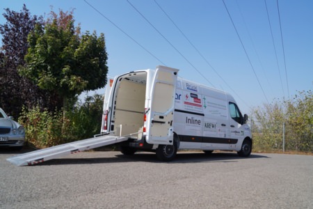 Arzneimitteltransport - Klinikum Würzburg Mitte, Ort/Kunde: Klinikum Würzburg Mitte GmbH, Fahrzeug: Renault Master, Typ: Ausbau - HENSEL Fahrzeugbau - Auslieferung Kundenfahrzeug